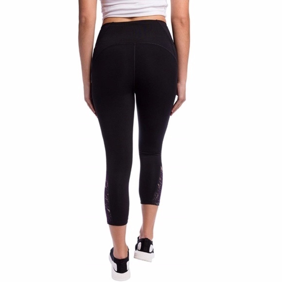 NWT Kirkland Signature Reflective Crop Tight - Picture 3 of 4